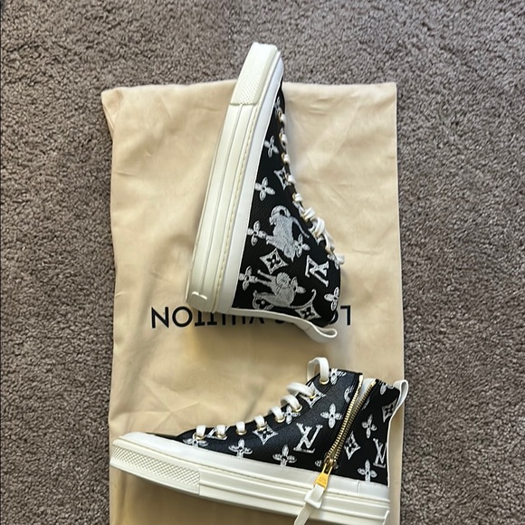 Louis Vuitton Black and White Sneakers with High-Top Design - Picture 2 of 5